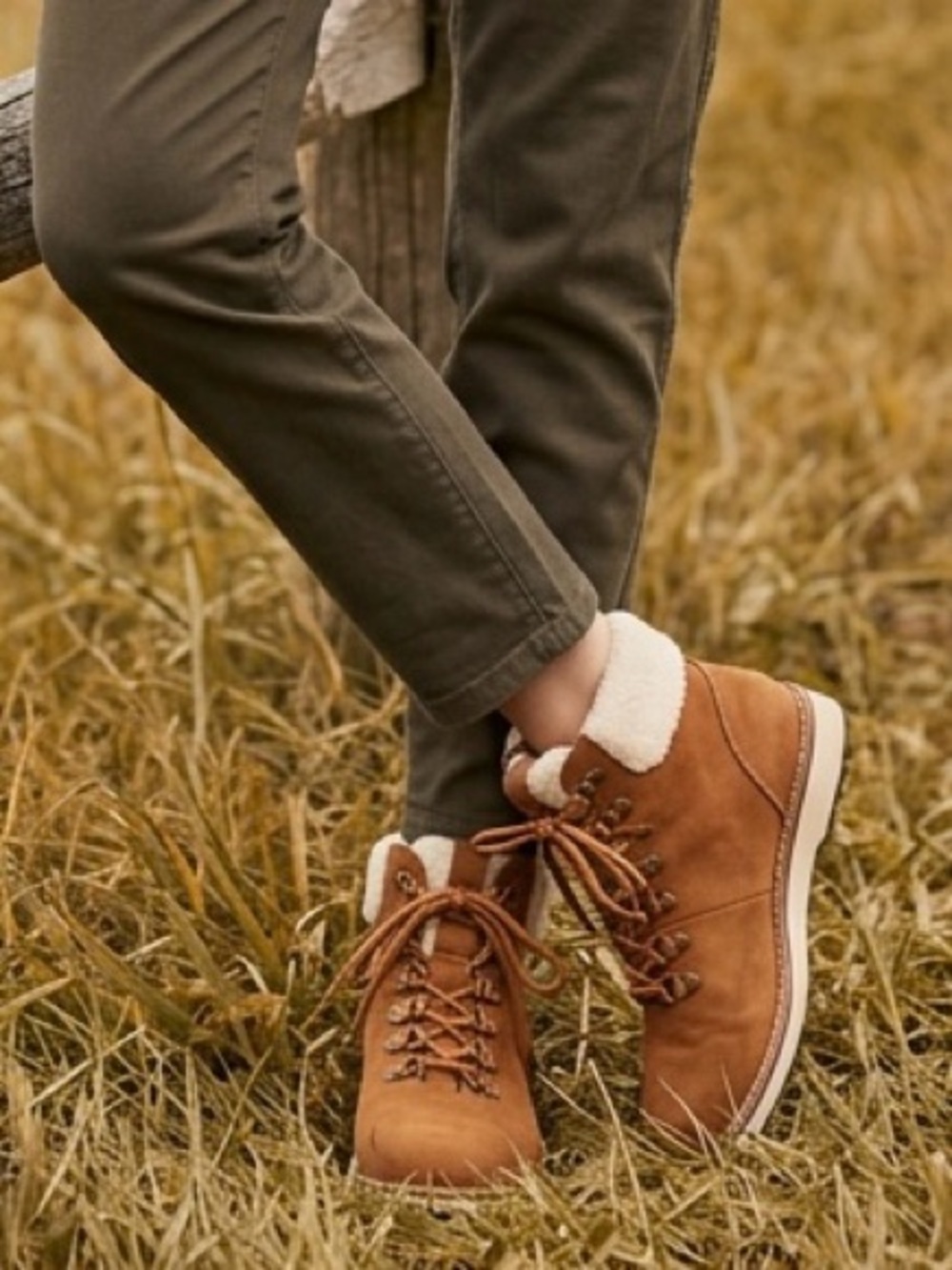Women’s Tan Sherpa-Lined Hiker Boots